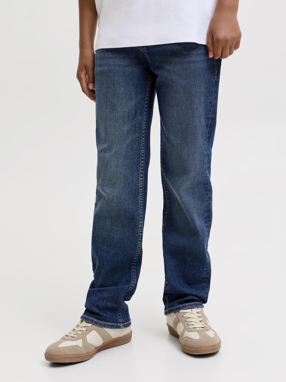 model_shot-front
